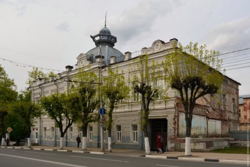 Здание поземельного банка и улица Ленина (Астраханская) в конце 19 века.
