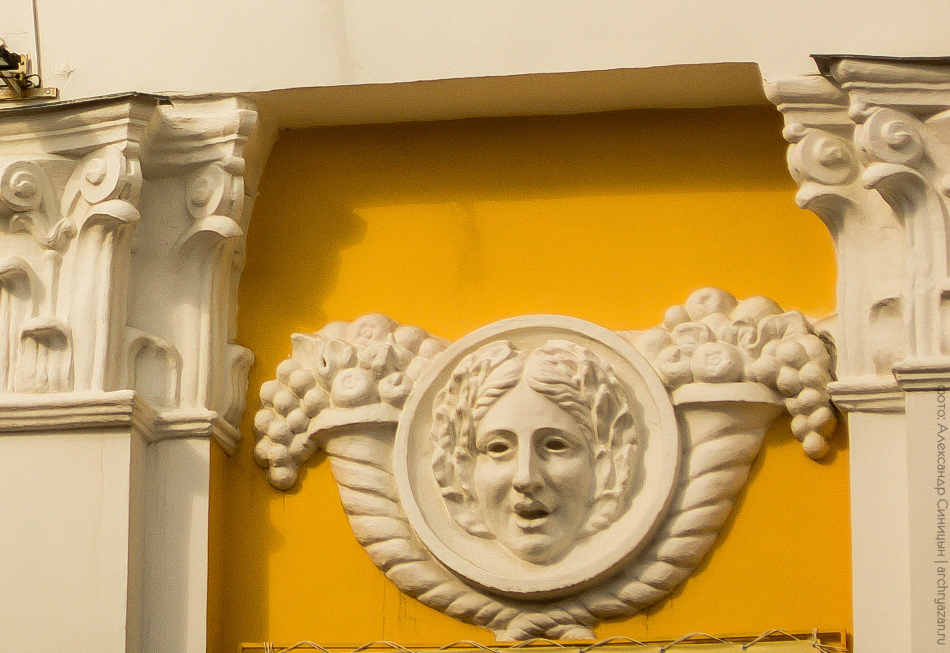 Маскарон на фасаде Рязанской Филармонии